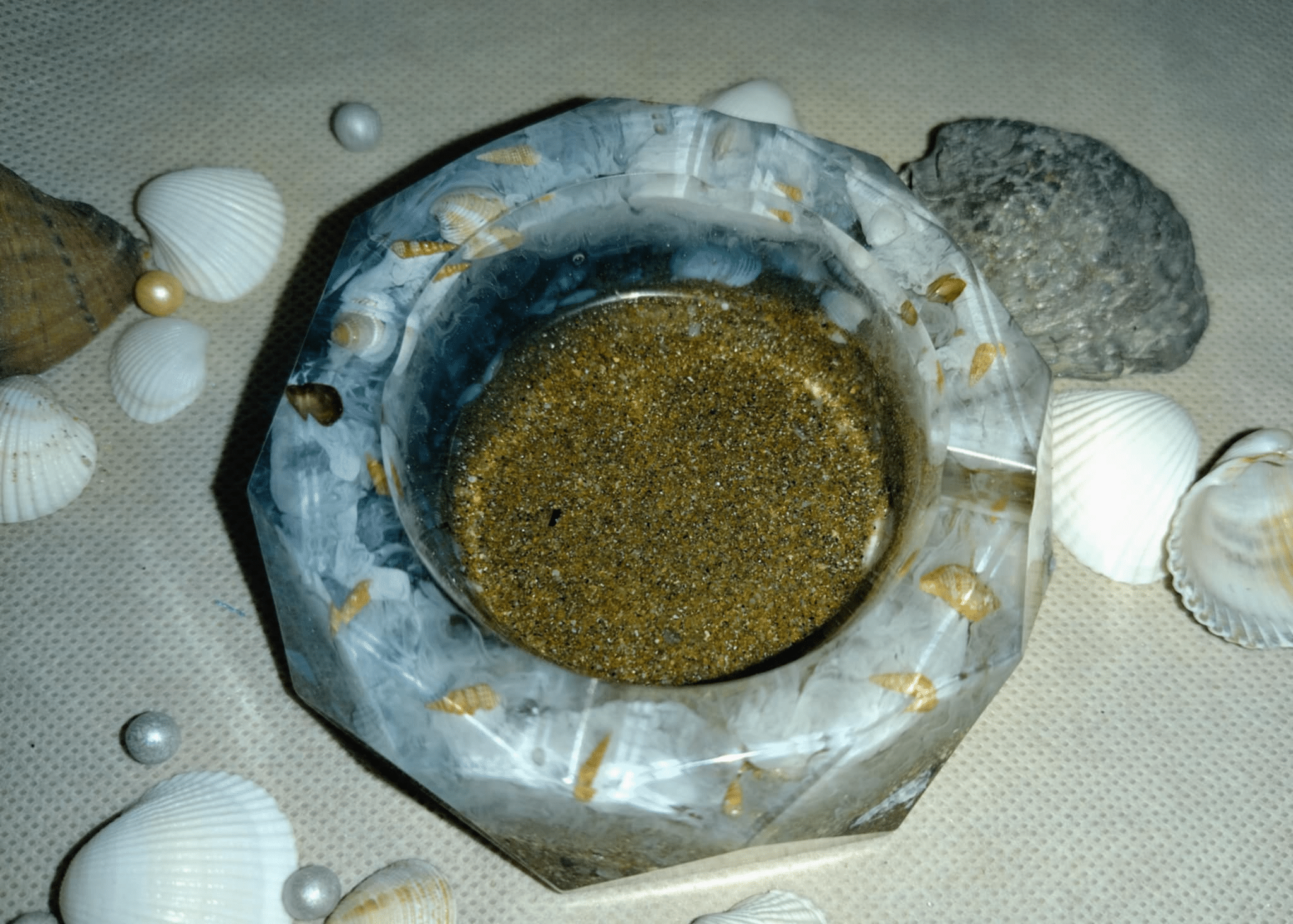 Пепелник от епоксидна смола - Image 5